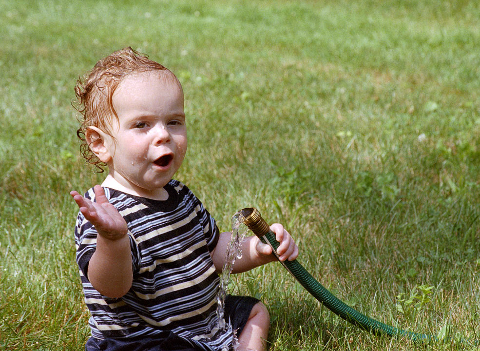 Eytan in Williamstown (Tela & Joe\'s house); July 4, 1999; 14 months old; MA; US