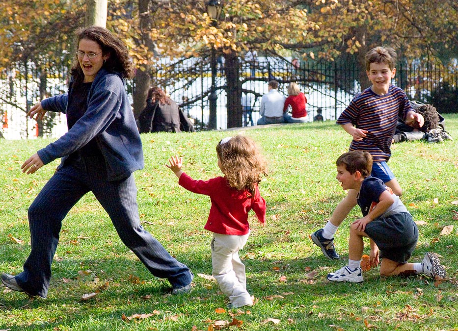 Beth, Shayna, Noah and Eytan playing tag in Central Park; New York City; NY; USA