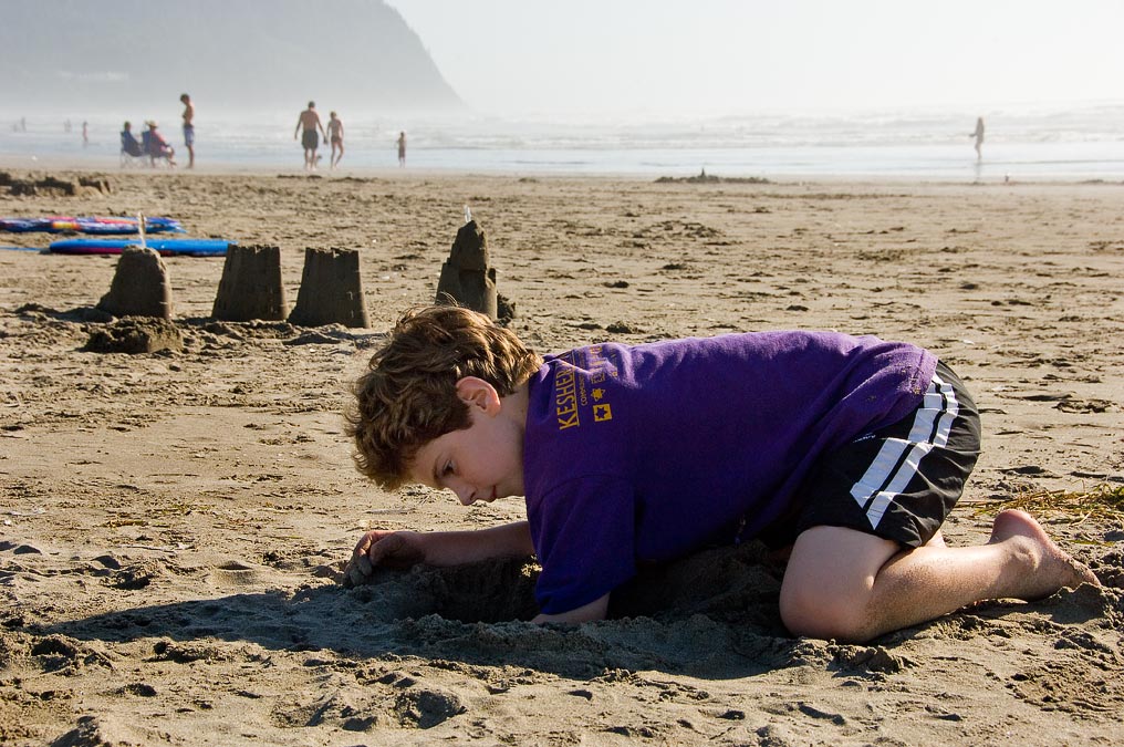 Eytan digging in the sand; Seaside; OR; US