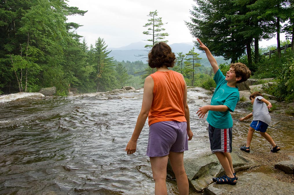 Anne, Eytan and Noah throwing rocks; Jackson Falls; Jackson; New Hampshire; US
